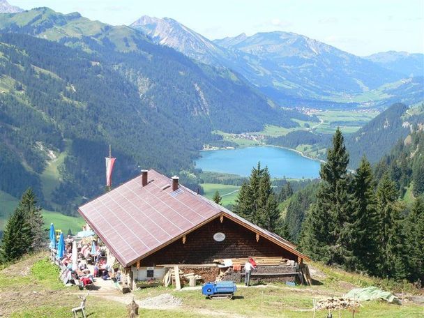 Schneetalam mit Blick auf den Haldensee