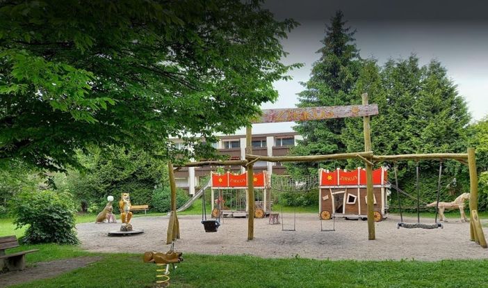 Spielplatz direkt am Haus