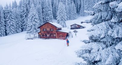 Grundhütte im Schnee