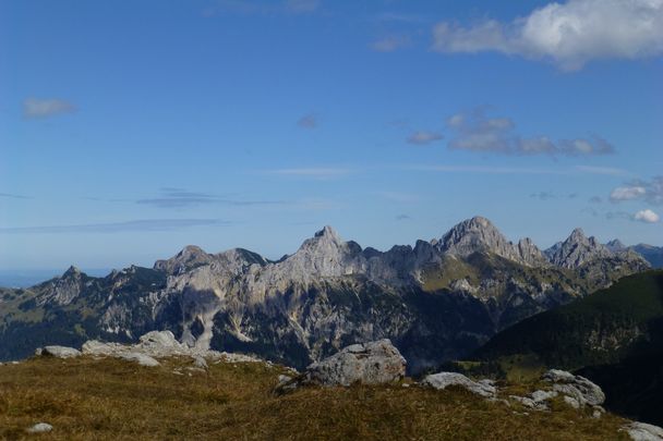 Blick von der Sulzspitze auf die Tannheimer Berge mit Rote Flüh und Gimpel