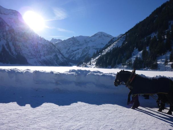 Der zugefrorene Vilsalpsee