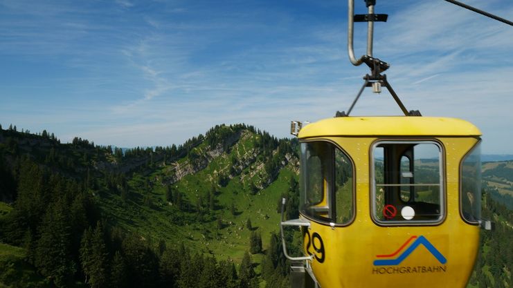 Gelbe Gondel der Hochgratbahn