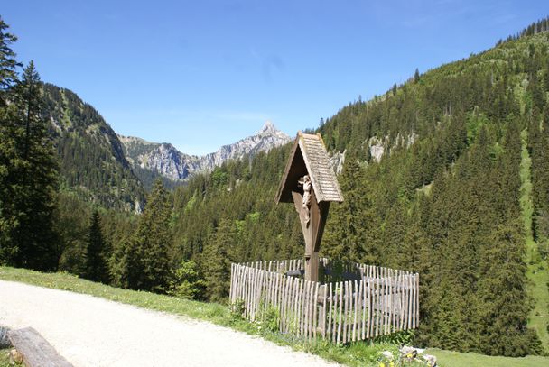 Feldkreuz am Weg zur jägerhütte