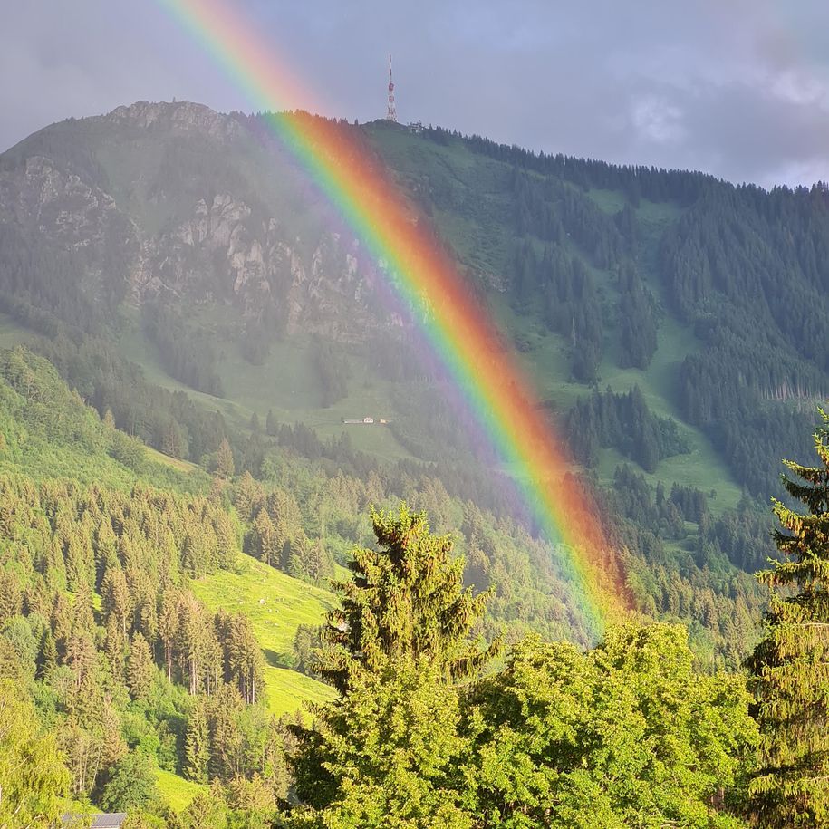 Blick vom Balkon mit Regenbogen