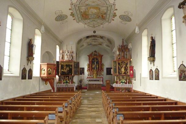 Innenansicht mit Chor. Kirche St. Petrus und Paulus in Isny-Beuren