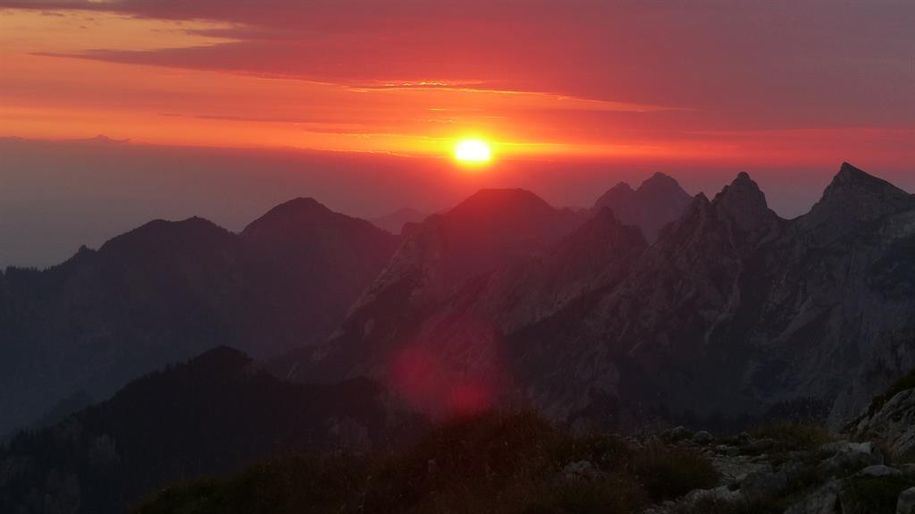 Sonnenaufgang in den Bergen