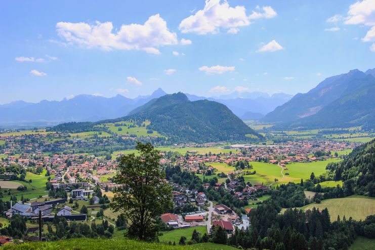 Blick vom Edelsberg auf das Pfrontener Tal