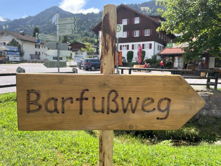 Barfußweg Schild