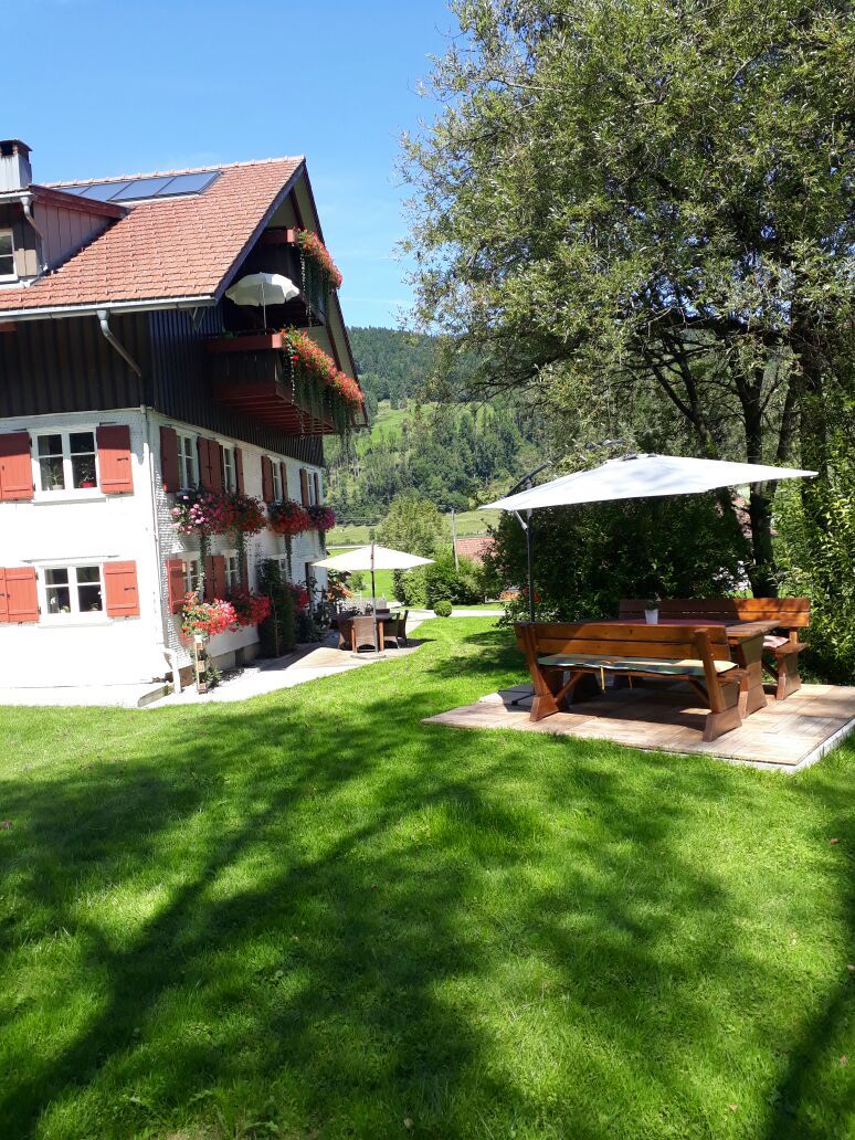 Gemütliche Sitzecke im Garten