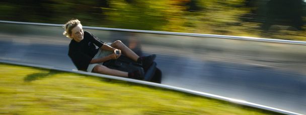 Rasant unterwegs auf der Sommerrodelbahn in Nesselwang