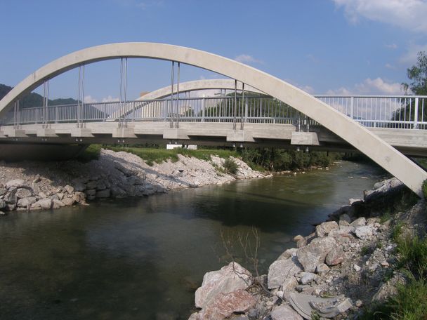 Wir überqueren die Lechbrücke in Vils.