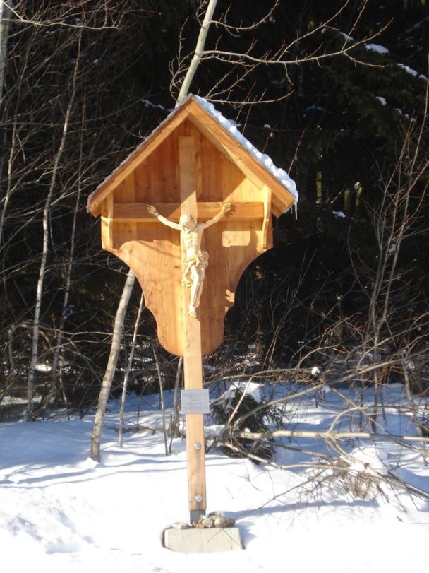 Kreuz am Wanderweg