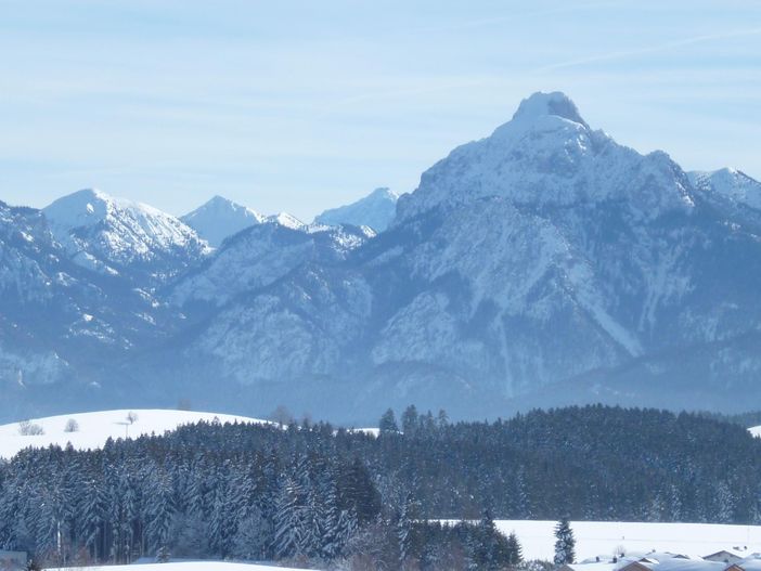 Blick auf den Säuling und Zugspitze