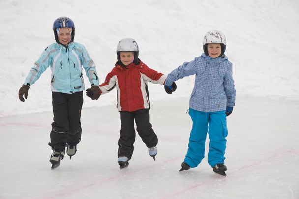 Eislaufen macht der ganzen Familie Spaß