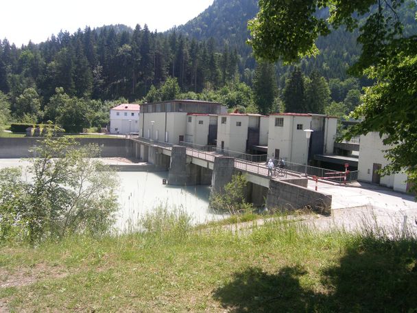 Wenige Kilometer vor dem Ende unserer Tour queren wir den Lech an der Staustufe bei Füssen.