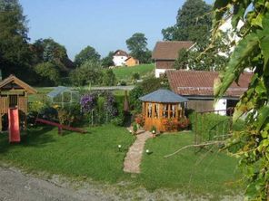 Garten mit Gartenhäuschen