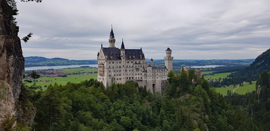 Schloss-Neuschwanstein-und-Forggensee