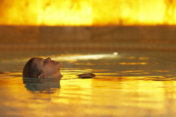 THERME BaWö_Schweben im Solebecken