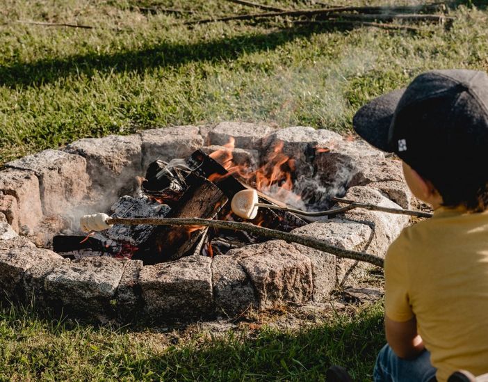 Lagerfeuer mit Stockbrot