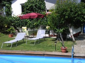 Garten mit Pool