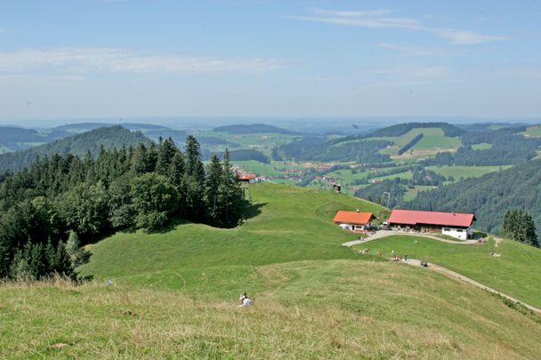 Blick vom Hündlegipfel zur Alpe Obere Hündle