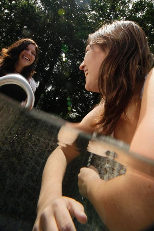 Armbecken vor der Natur-Therme