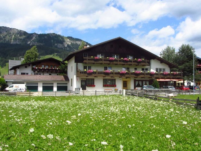 Aussenansicht im Sommer, Haus Glätzle Helene