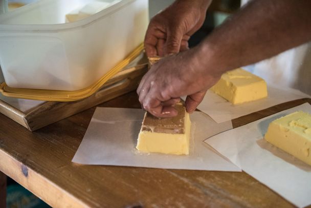 Frische Butter auf der Alpe Schattwald