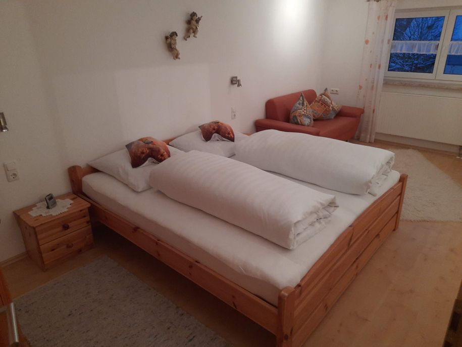 2. Schlafzimmer mit Doppelbett