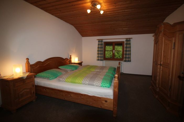 Schlafzimmer (FeWo 1)