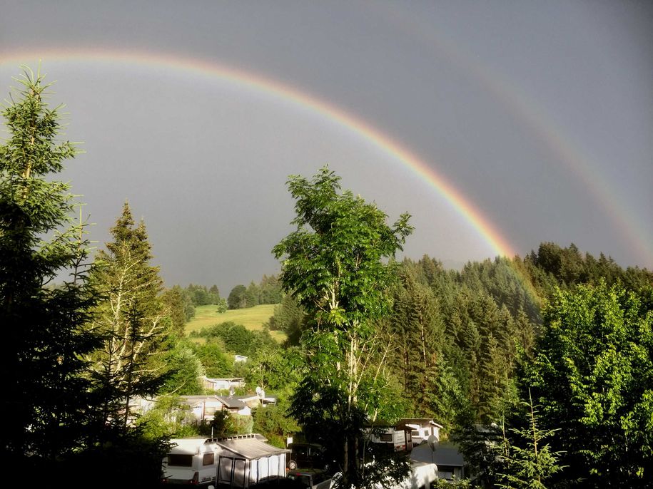 Camperglück unterm doppelten Regenbogen