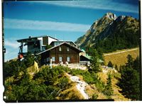 Tegelberghaus_mit_Tegelberg-Bergstation_9bc257dfd9