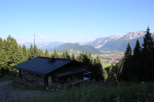 Ausblick von der Hündeleskopfhütte auf Pfronten