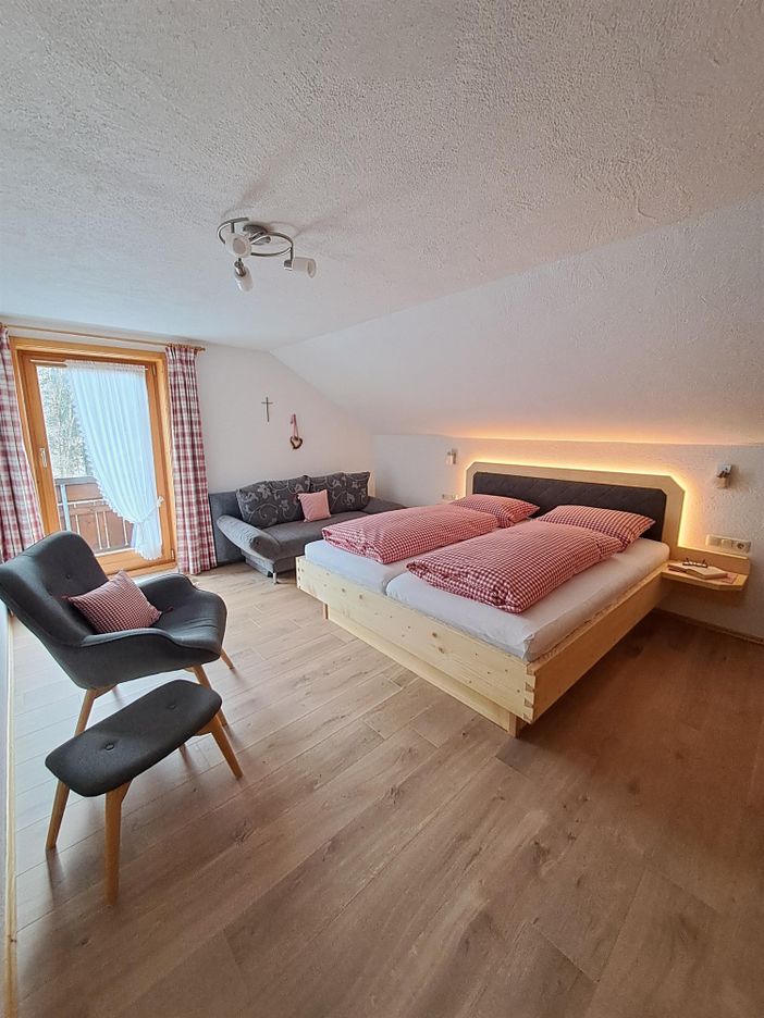 Schlafzimmer- mit einer weiteren Schlafmöglichkeit