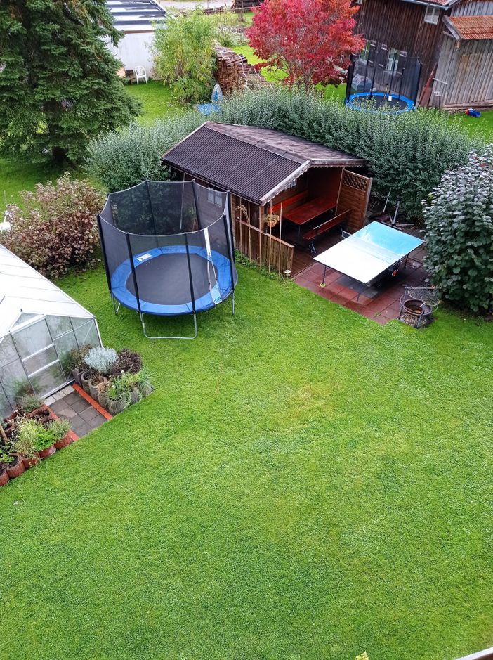 Blick vom Ostbalkon in den Garten