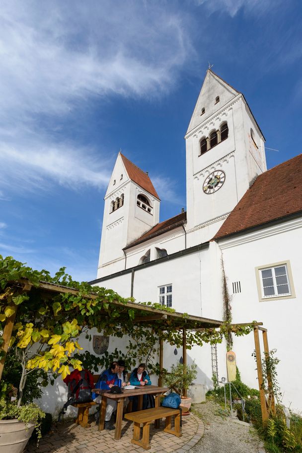 Rast im Klostergarten St. Johannes in Steingaden