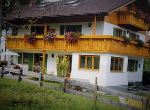 Haus Schönruh  (Süd- Ostseite) mit Bergblick