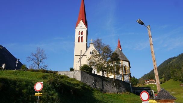 Kirche  Holzgau