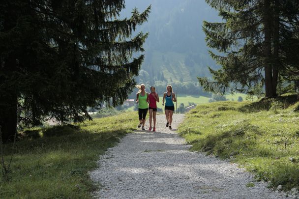 Durch wunderschöne Wälder zum Vilsalpsee