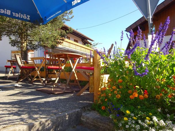 Terrasse des Dorfladens  Bolsterlang