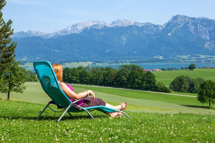 Blick vom Garten auf die Berge