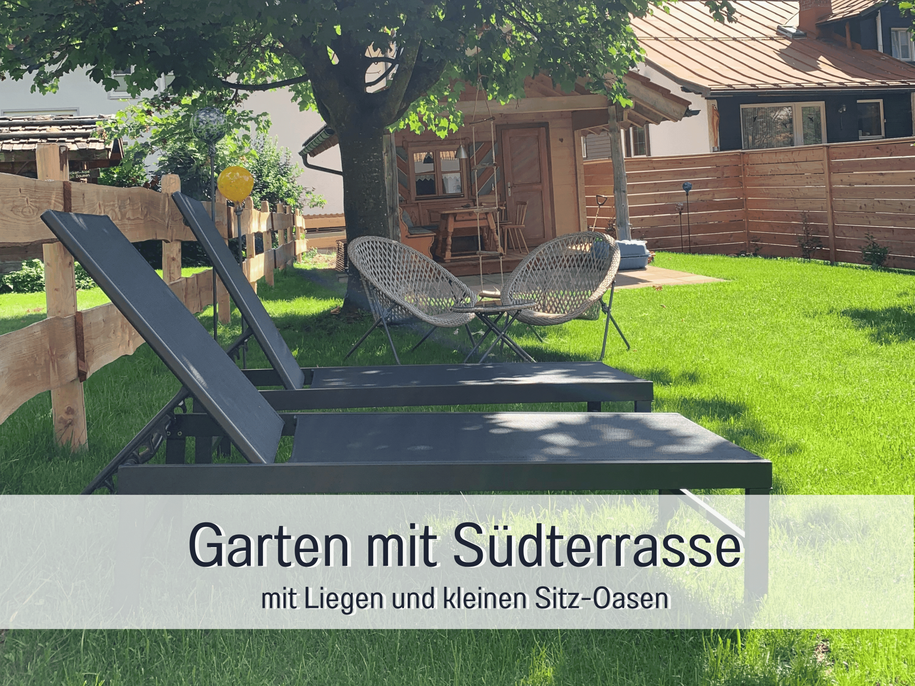 Garten mit Liegestühlen