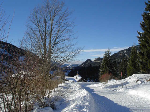 Bei Ferienwohnung 2 und 3 lädt ein Balkon mit wundervollem Blick zum entspannen und genießen ein.