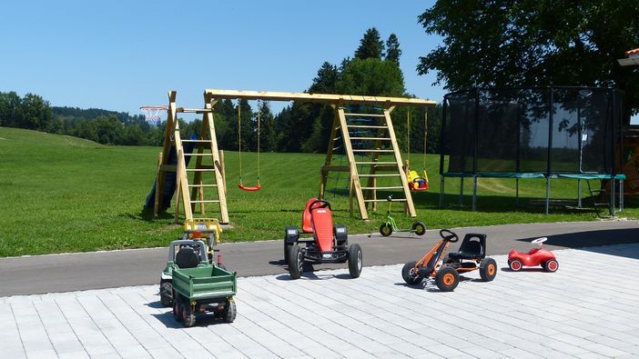 Landhaus Endreß Fuhrpark  mit Schaukel, Trampolin