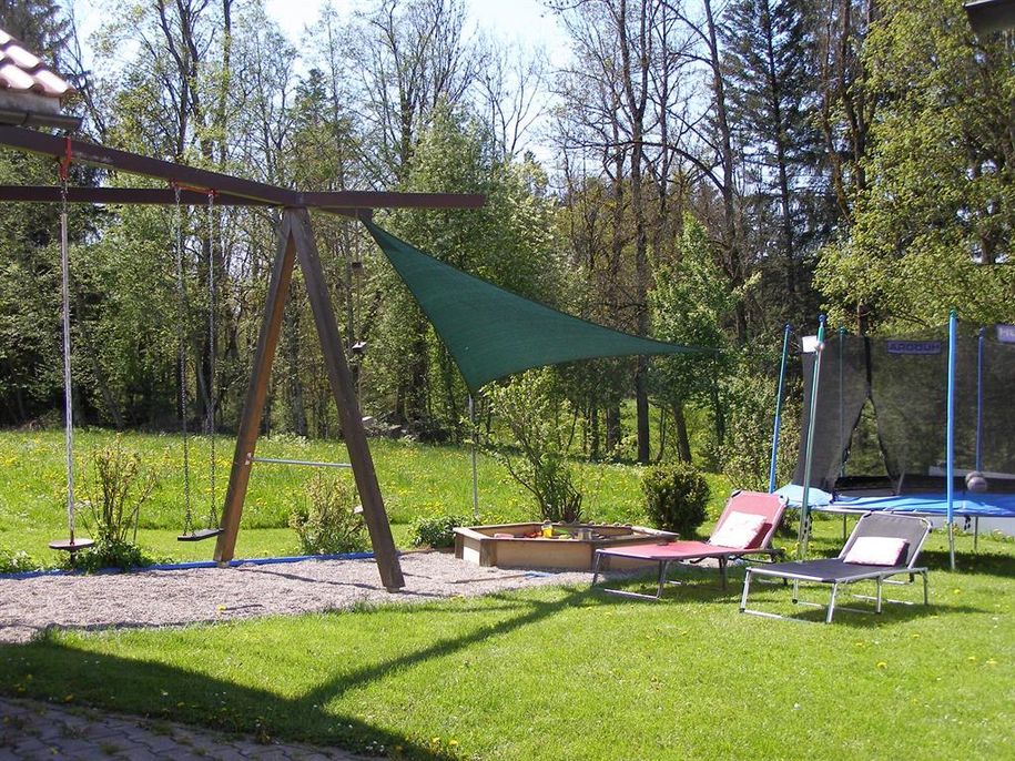 Ferienwohnung Maurer Spielplatz - Liegewiese