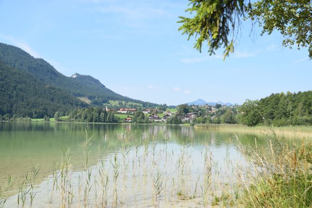 Blick über den Weißensee auf den Ortsteil Oberkirch