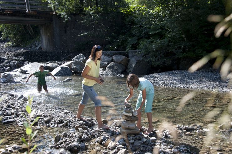 Wasserspiele an der Ach in Fischen