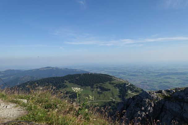 Blick vom Aggenstein auf den Breitenberg und das Voralpenland