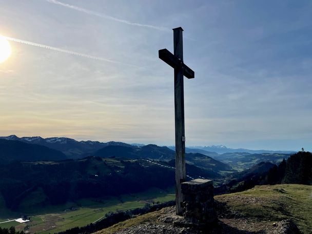 Am Gipfel mit Blick Richtung Westen