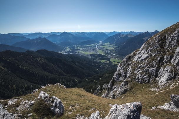 Ausblick vom Säuling auf Österreich